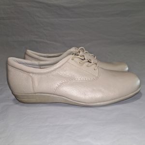 Dr. Scholls Slip Registrant Lace Up Shoe's Beige Leather Size 11W